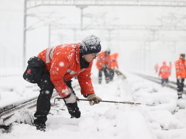 焦点平台：南方多地出现雨雪天气 铁路部门启动应急措施